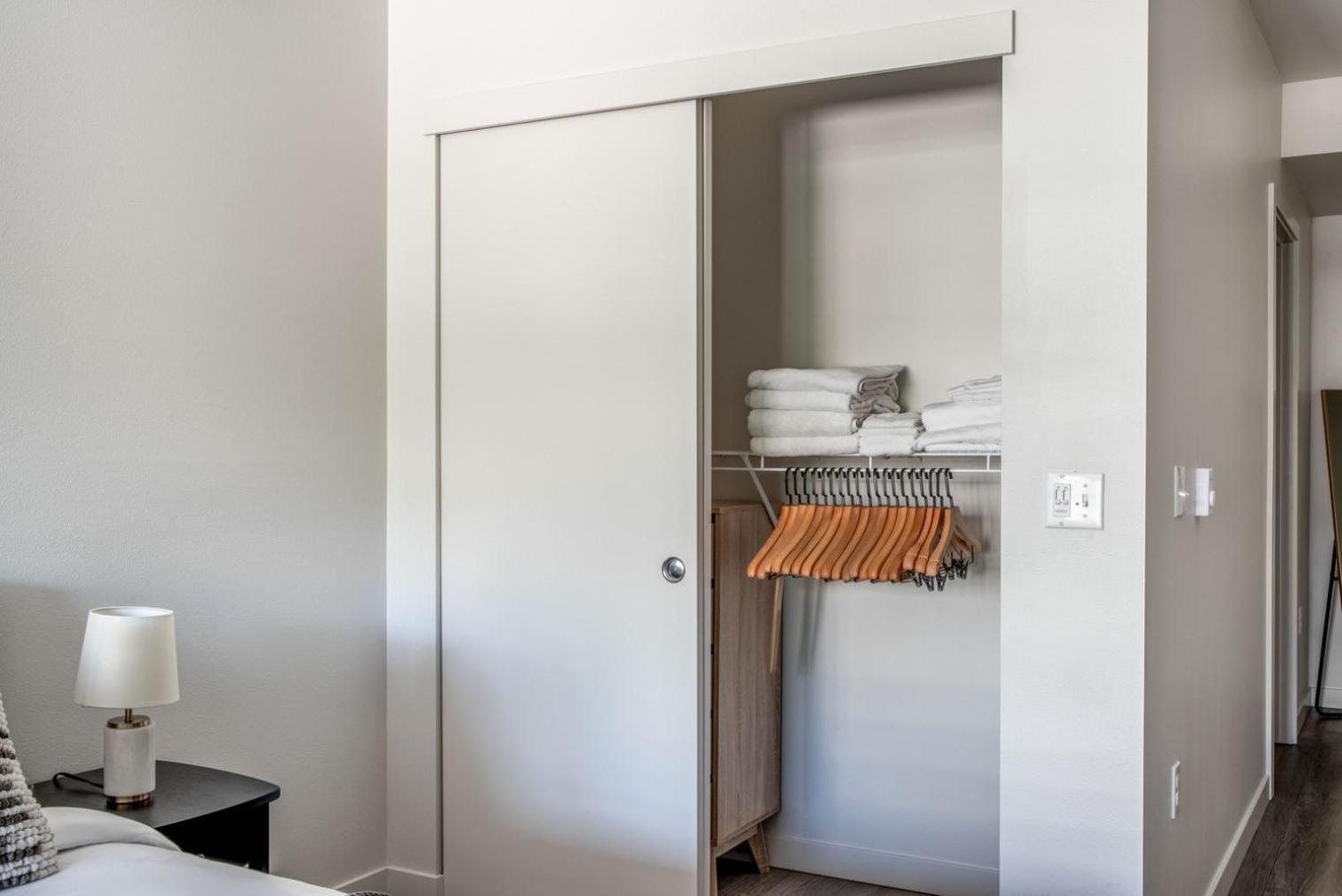 Apartment Capitol Hill W Gym Bike Storage Nr I5 Sea-896a *